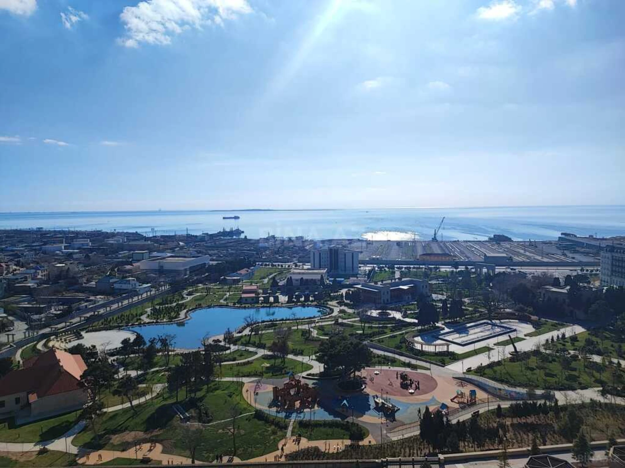 Satılır 3 otaqlı mənzil 157 m²