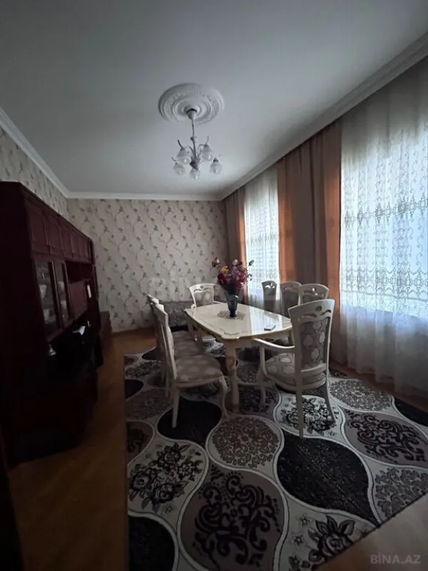 Satılır 8 otaqlı həyət evi 240 m²