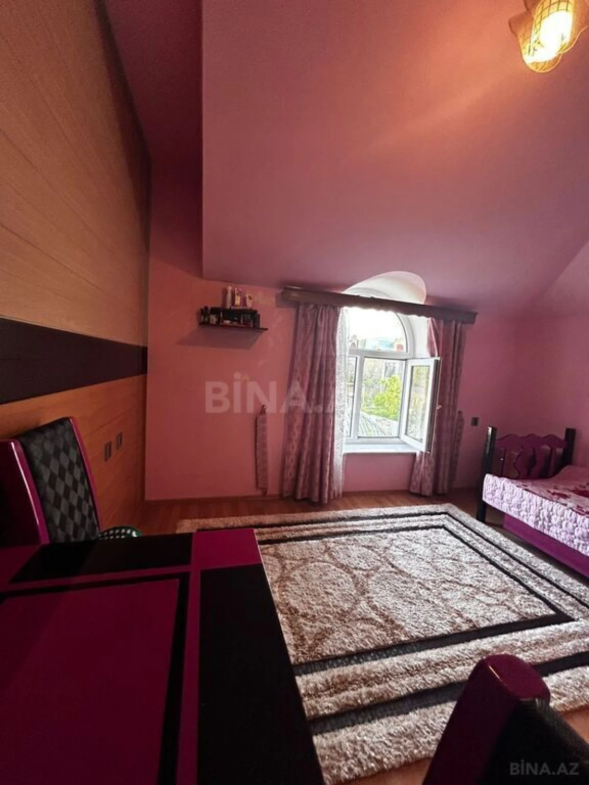Satılır 8 otaqlı həyət evi 240 m²