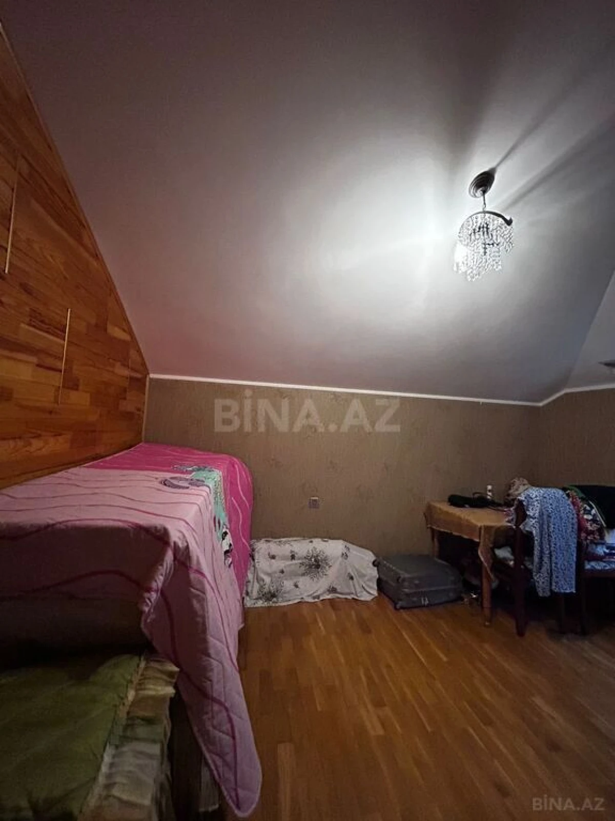 Satılır 8 otaqlı həyət evi 240 m²