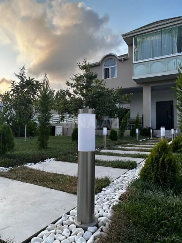 Satılır 8 otaqlı həyət evi 240 m²