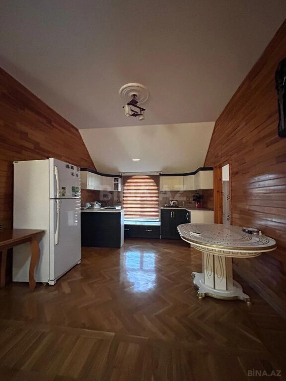 Satılır 8 otaqlı həyət evi 240 m²