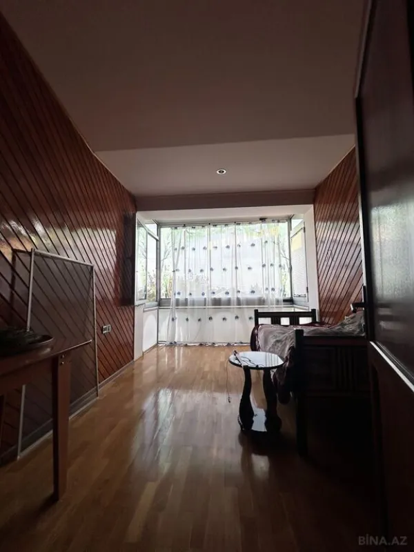 Satılır 8 otaqlı həyət evi 240 m²