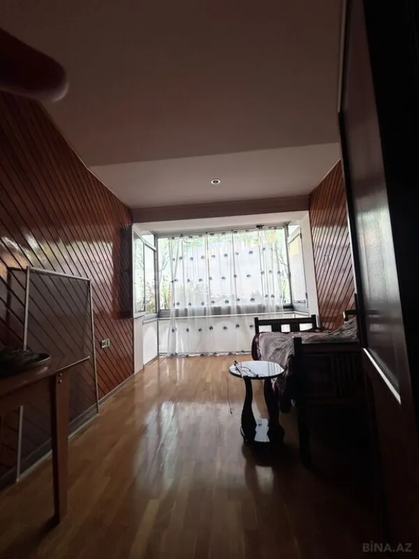 Satılır 8 otaqlı həyət evi 240 m²