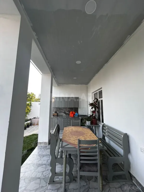 Satılır 8 otaqlı həyət evi 240 m²