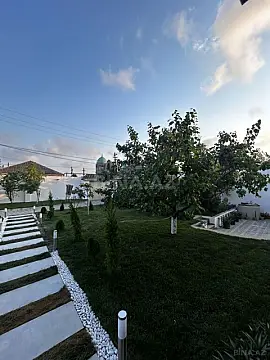 Satılır 8 otaqlı həyət evi 240 m²