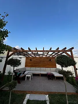 Satılır 8 otaqlı həyət evi 240 m²