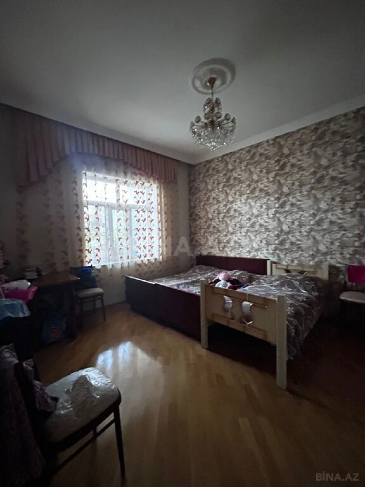 Satılır 8 otaqlı həyət evi 240 m²