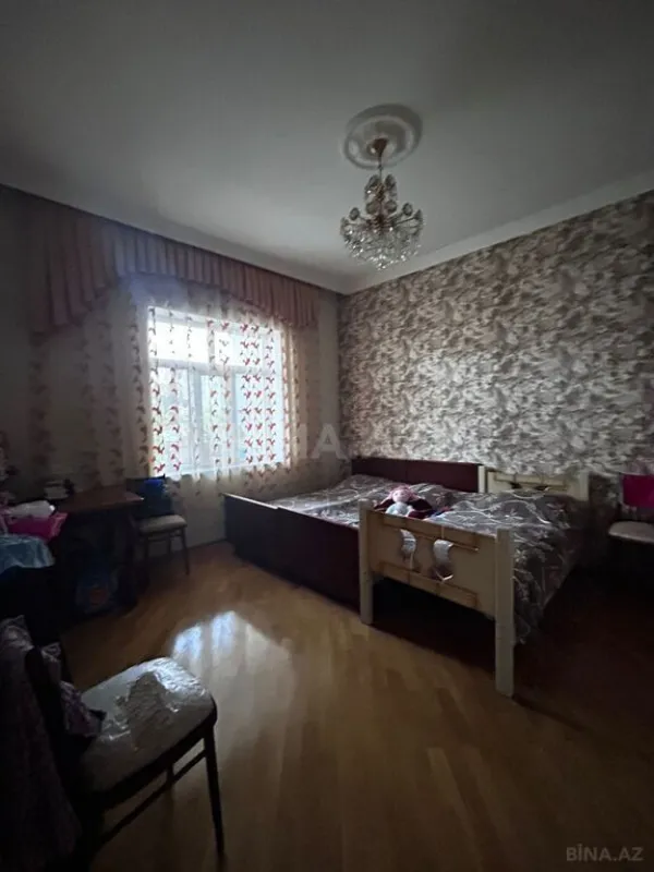 Satılır 8 otaqlı həyət evi 240 m²