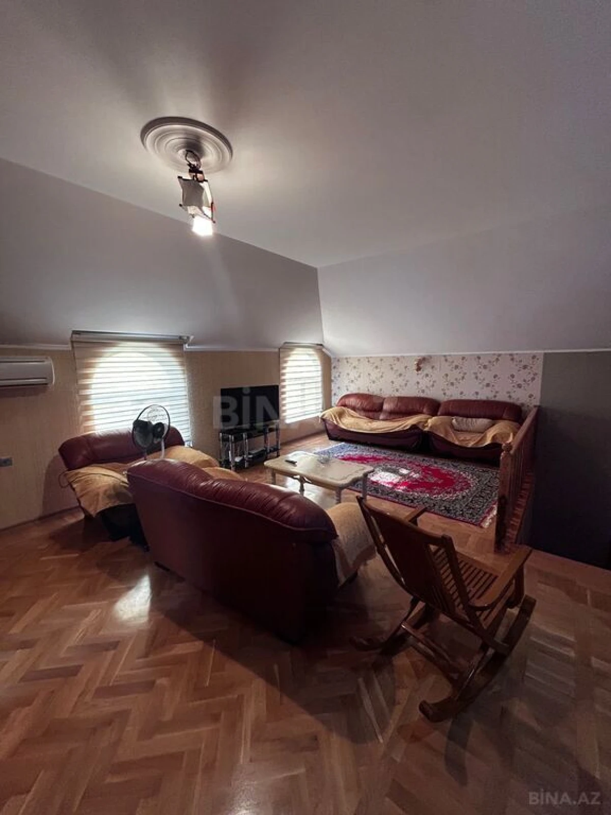 Satılır 8 otaqlı həyət evi 240 m²