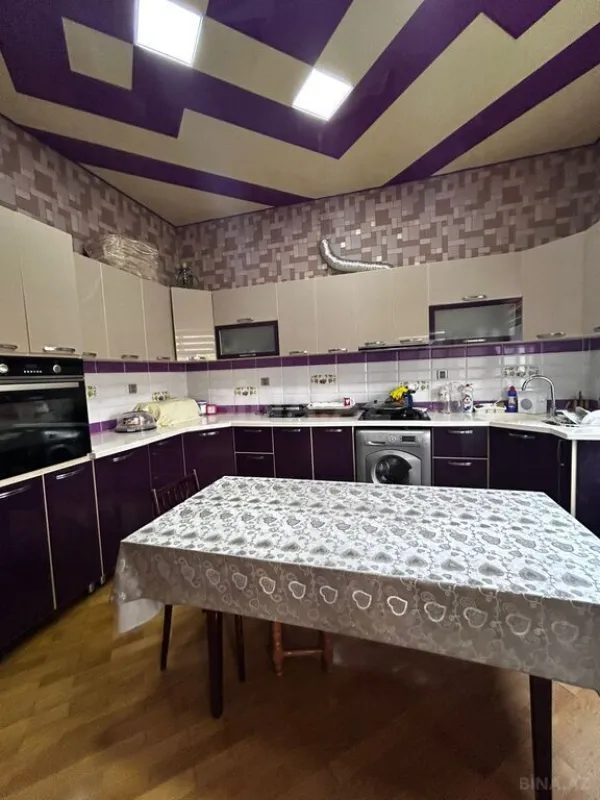 Satılır 8 otaqlı həyət evi 240 m²