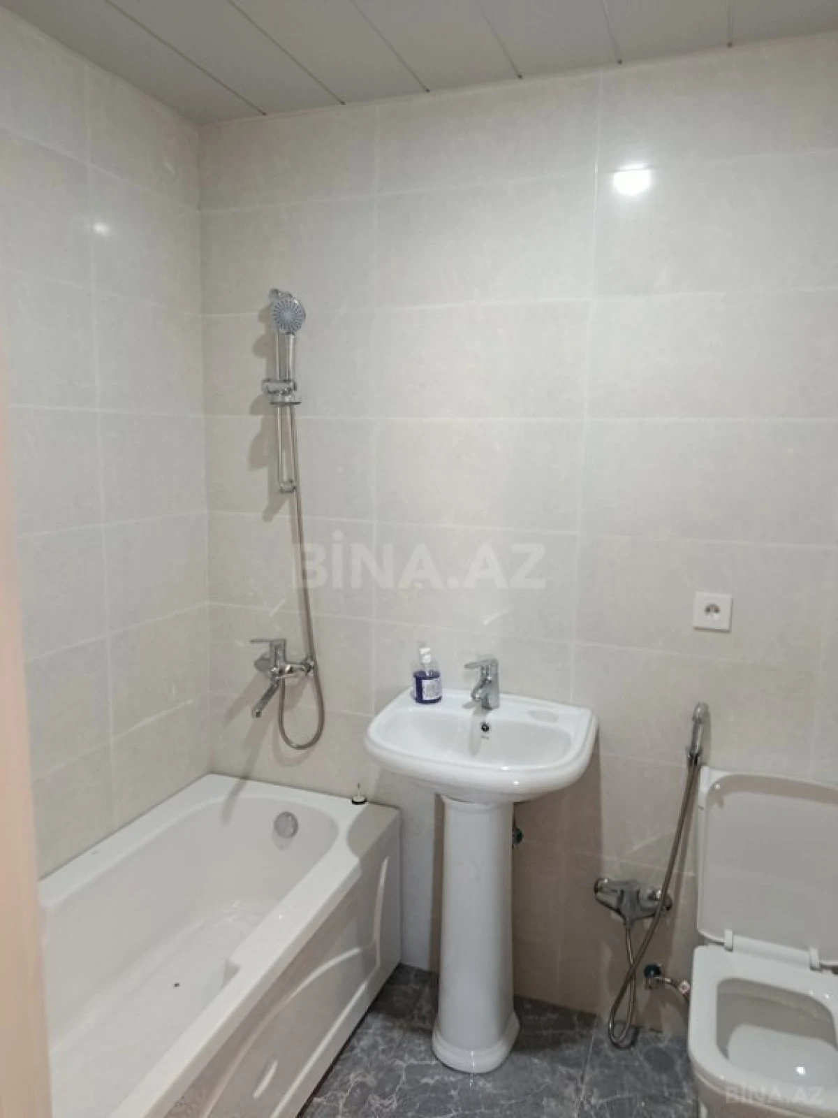 Kirayə verilir 4 otaqlı mənzil 115 m²