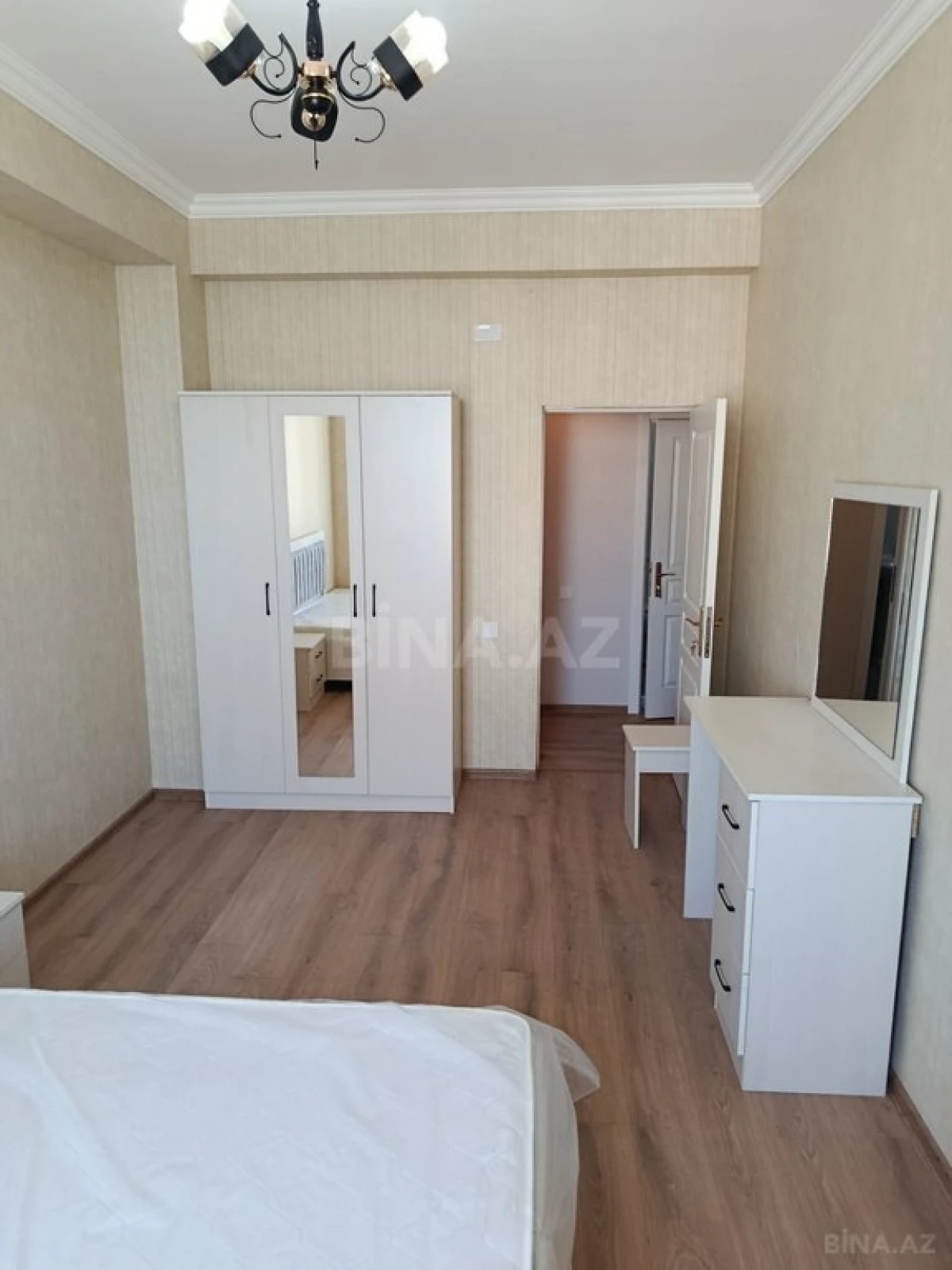 Kirayə verilir 4 otaqlı mənzil 115 m²