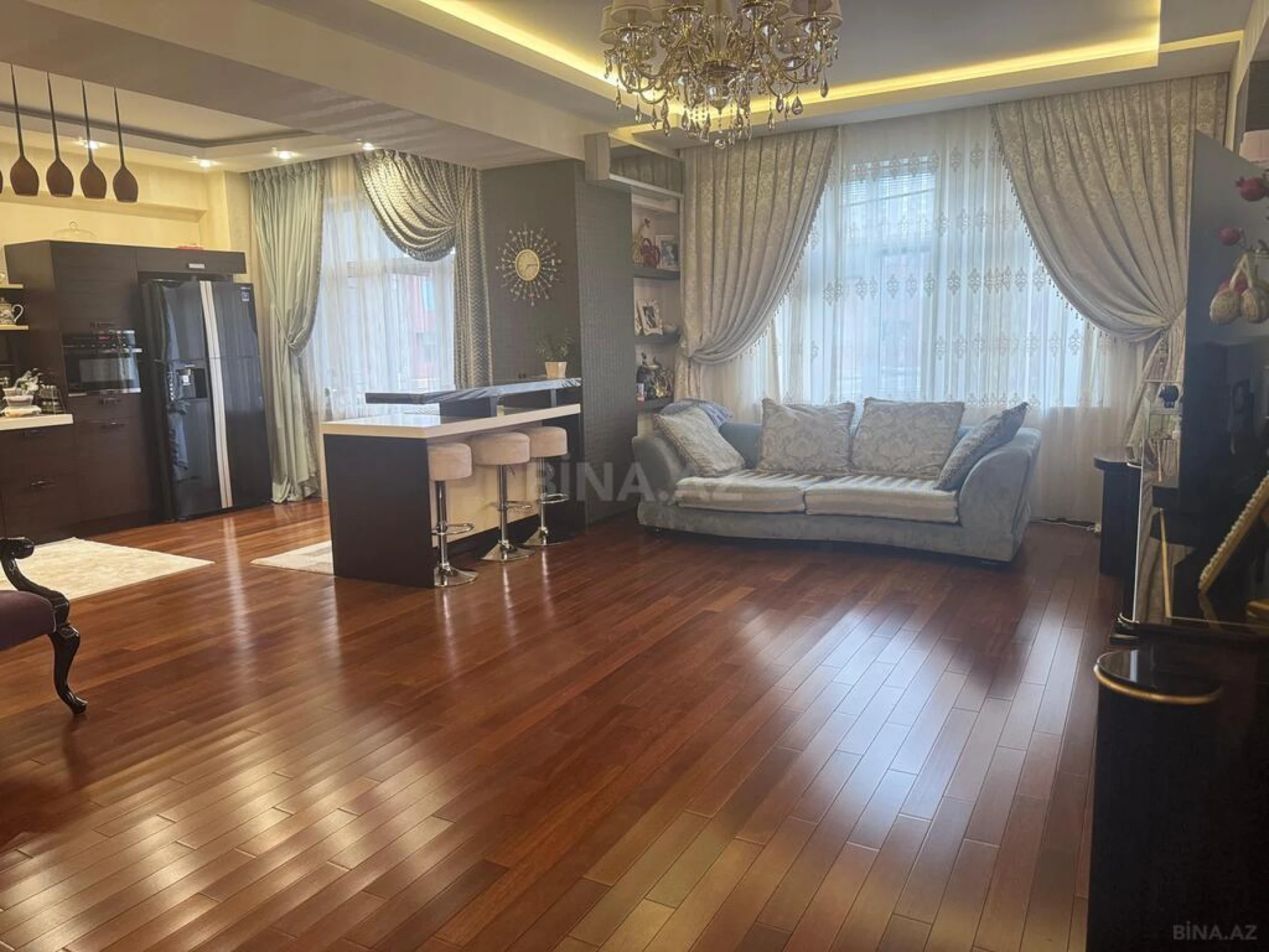 Satılır 4 otaqlı mənzil 165 m²