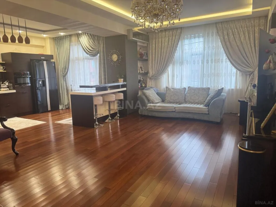 Satılır 4 otaqlı mənzil 165 m²