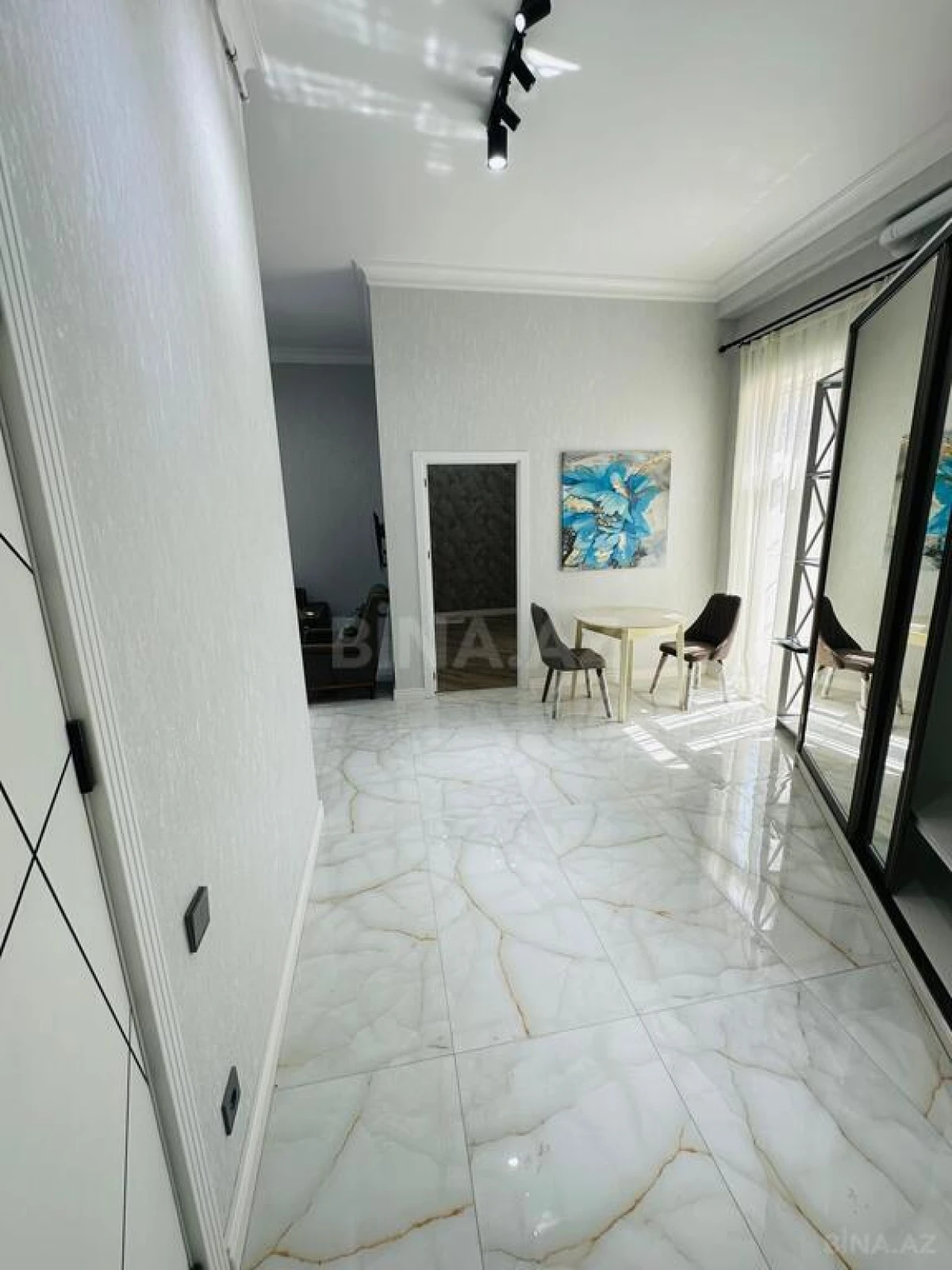 Kirayə verilir 2 otaqlı mənzil 60 m²