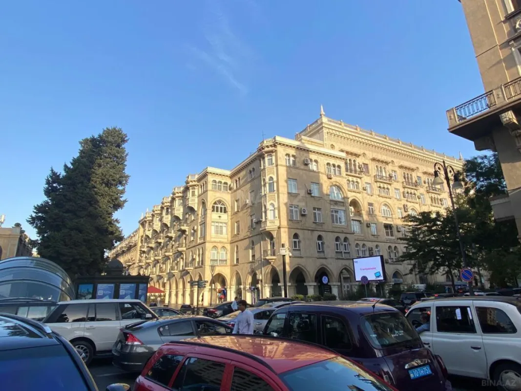 Kirayə verilir 2 otaqlı mənzil 94 m²