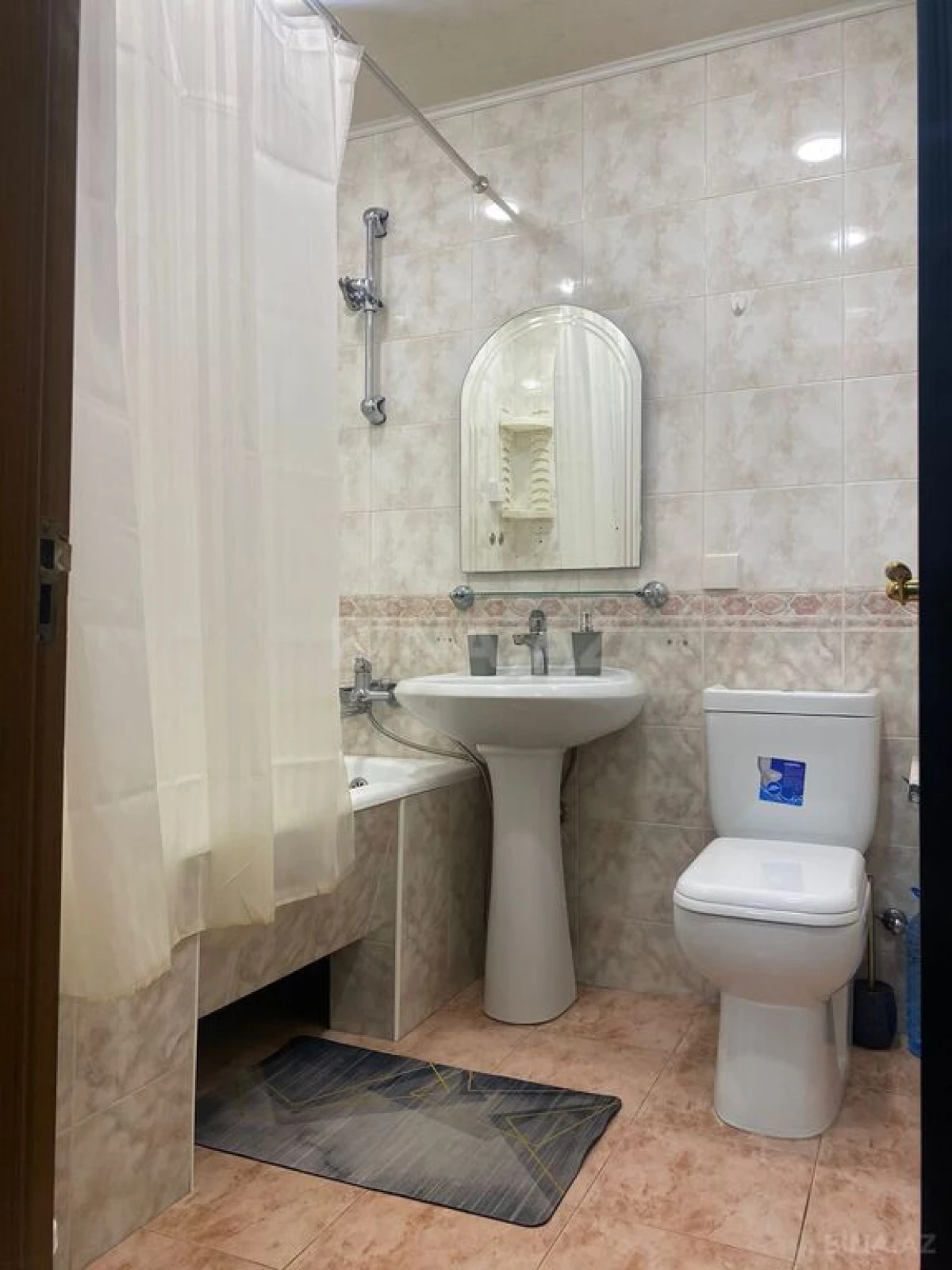 Kirayə verilir 2 otaqlı mənzil 94 m²