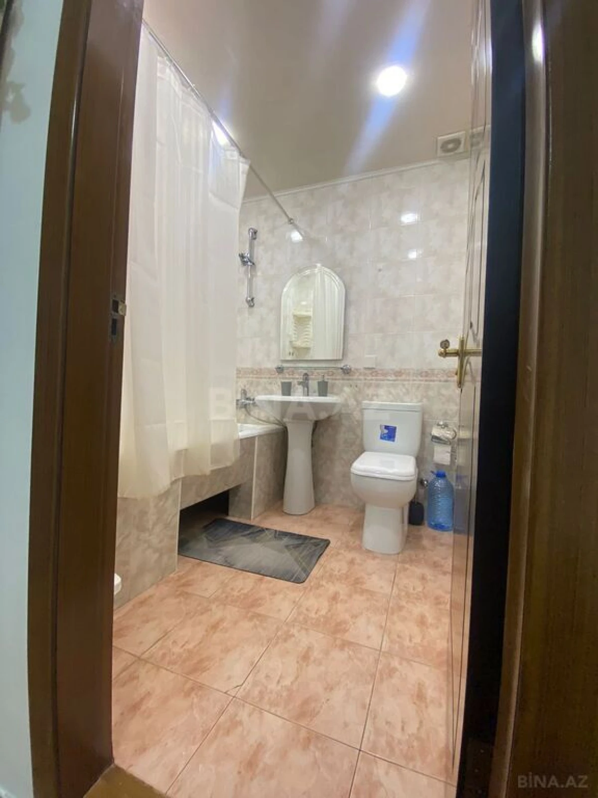 Kirayə verilir 2 otaqlı mənzil 94 m²