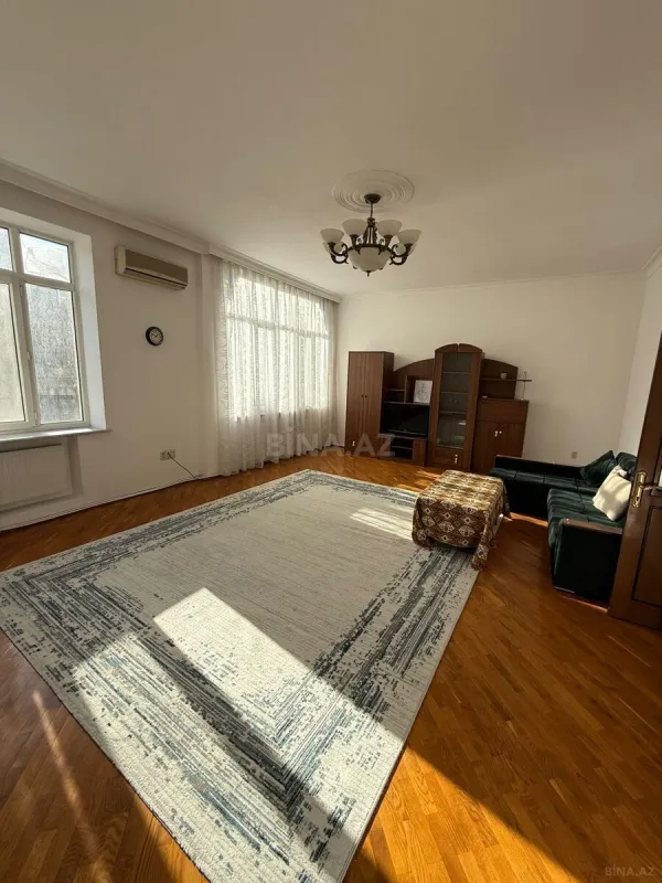 Kirayə verilir 2 otaqlı mənzil 94 m²