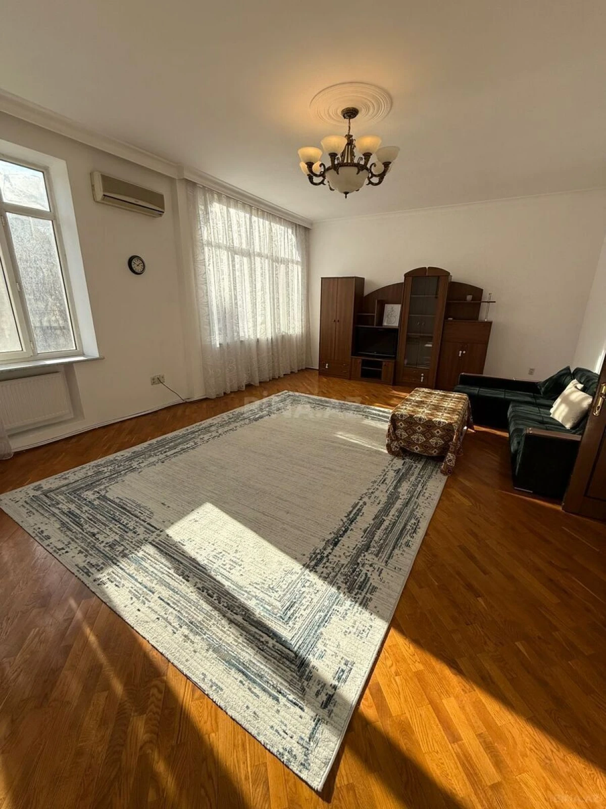 Kirayə verilir 2 otaqlı mənzil 94 m²
