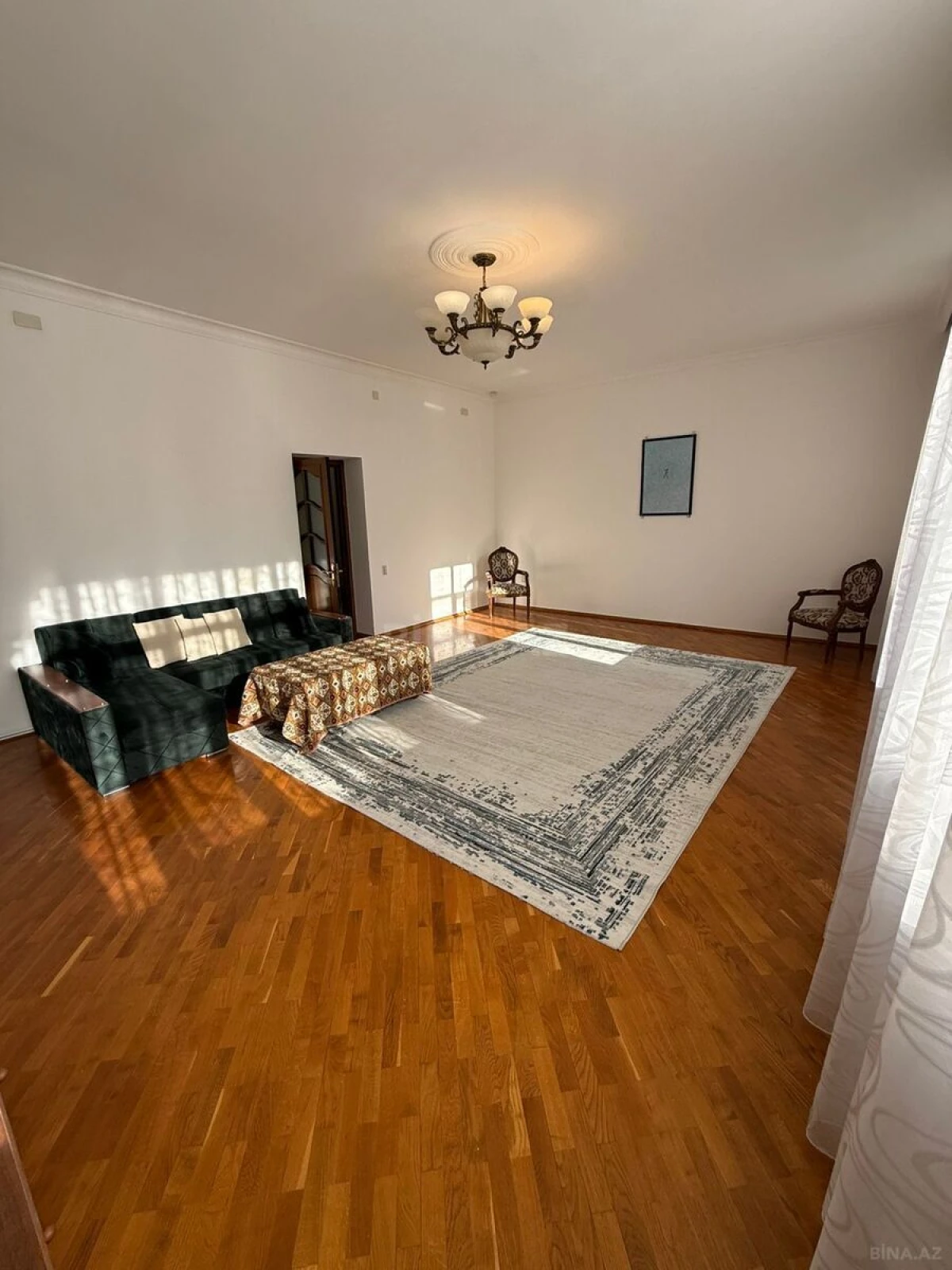 Kirayə verilir 2 otaqlı mənzil 94 m²