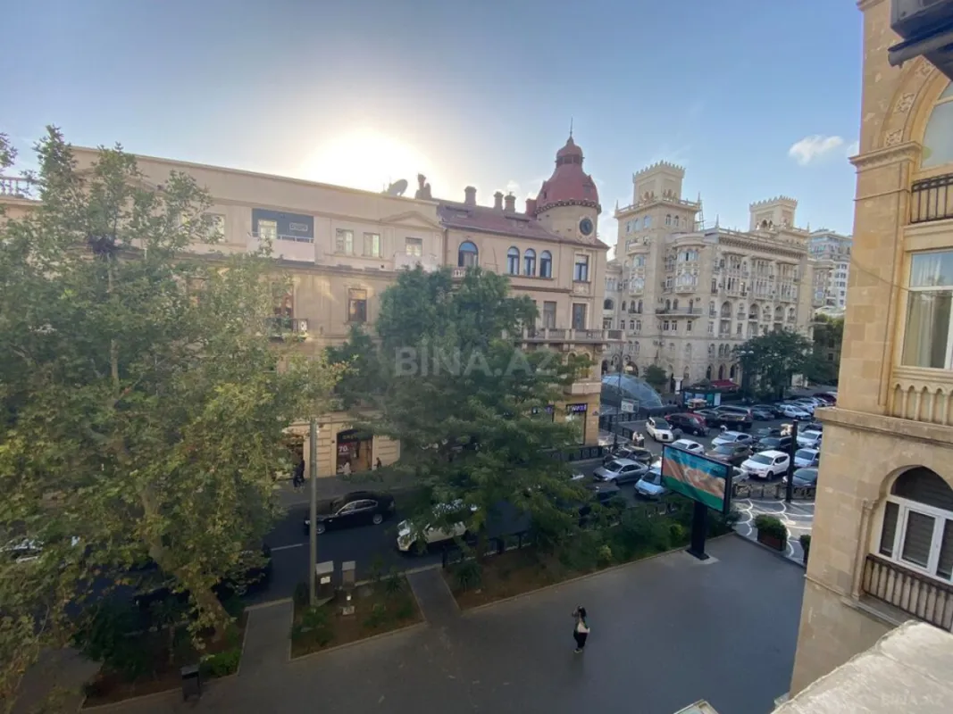 Kirayə verilir 2 otaqlı mənzil 94 m²