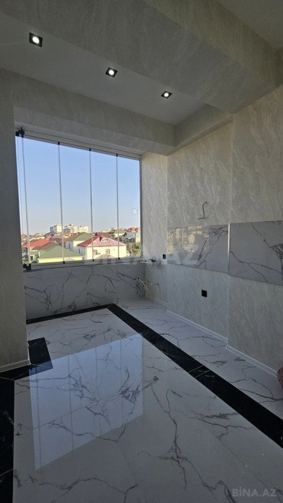 Satılır 2 otaqlı mənzil 75 m²