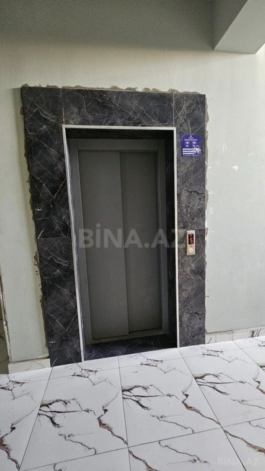 Satılır 2 otaqlı mənzil 75 m²