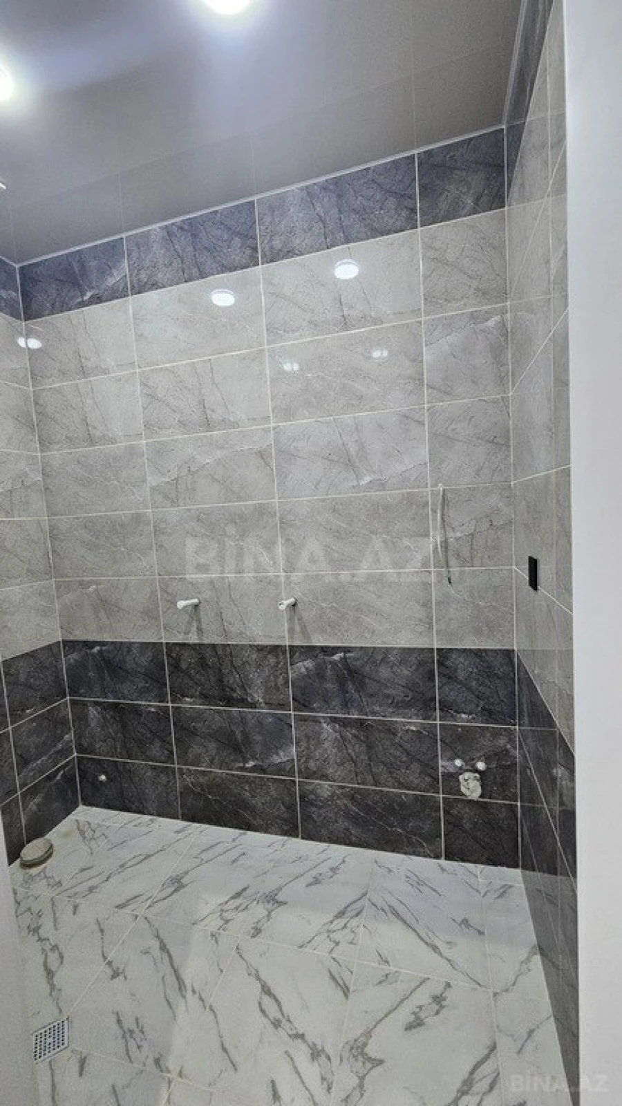 Satılır 2 otaqlı mənzil 75 m²