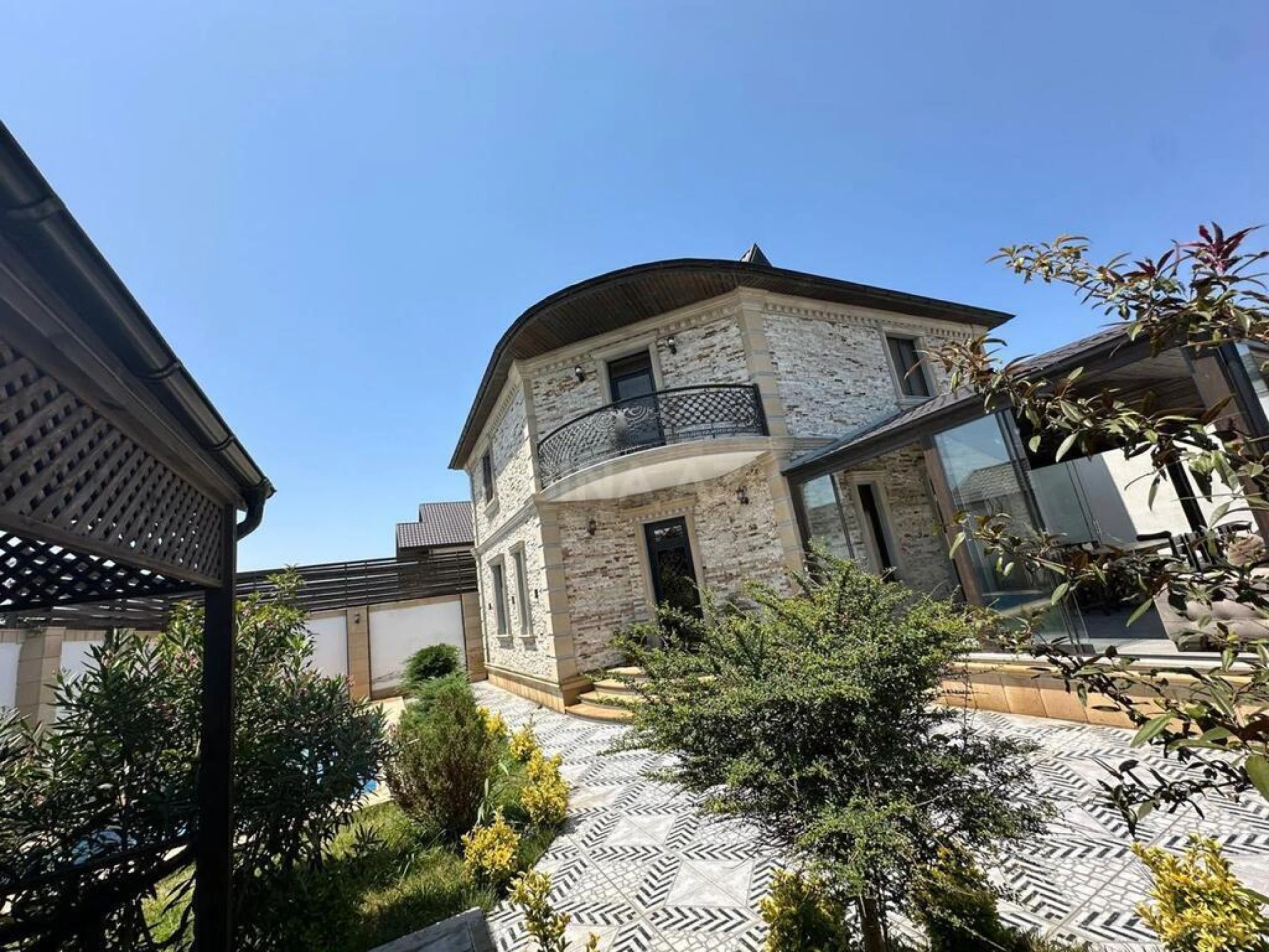 Kirayə verilir 4 otaqlı həyət evi 360 m²