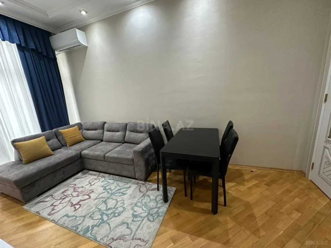 Kirayə verilir 2 otaqlı mənzil 110 m²