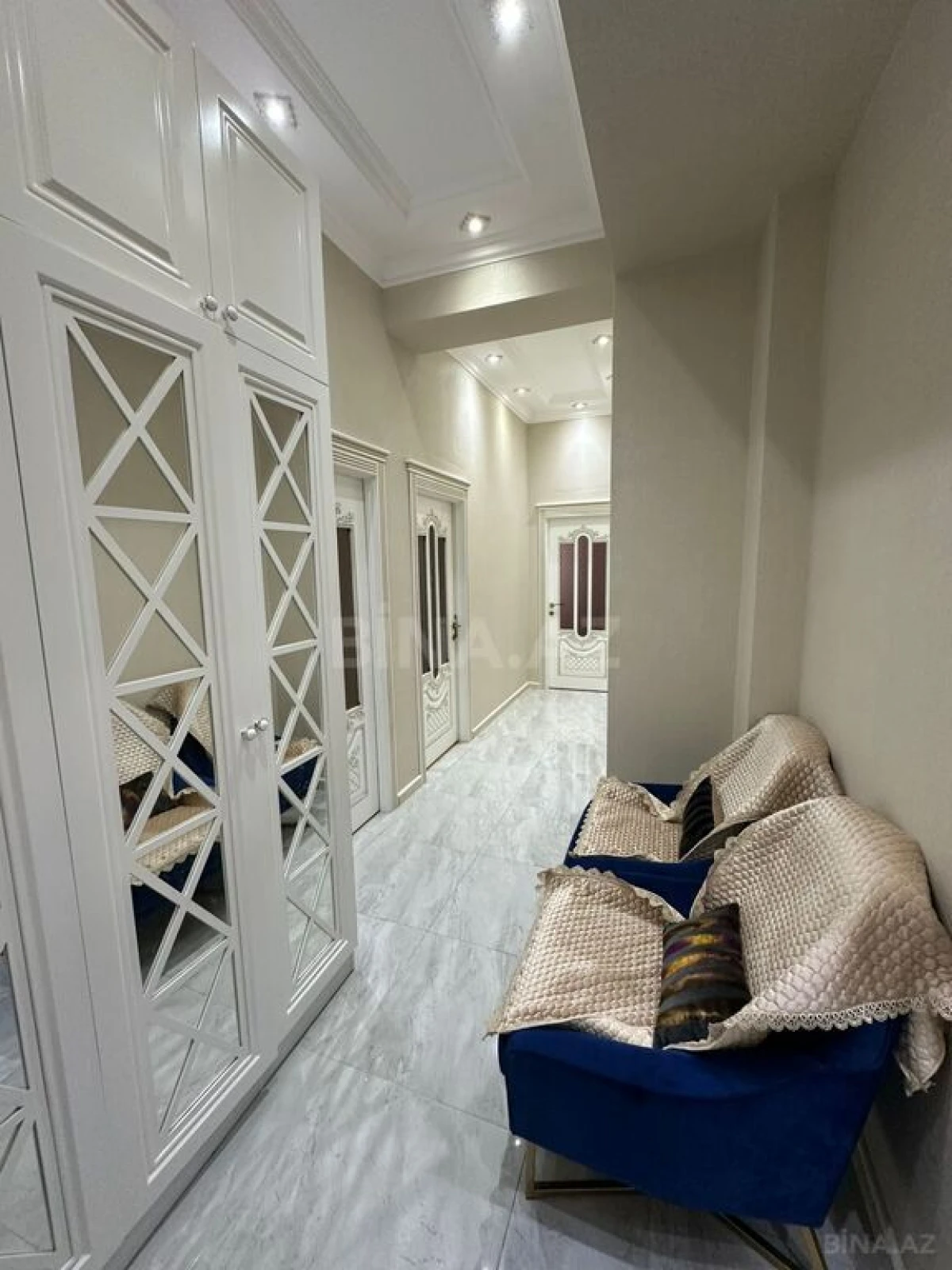 Kirayə verilir 2 otaqlı mənzil 110 m²