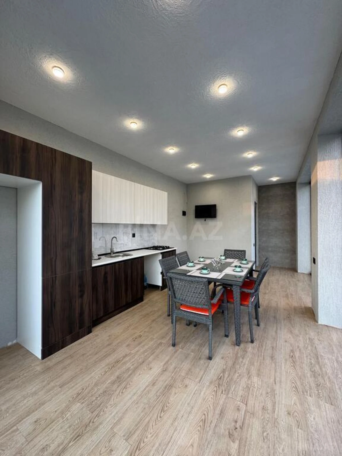Satılır 4 otaqlı həyət evi 160 m²