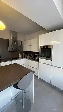 Kirayə verilir 5 otaqlı mənzil 300 m²