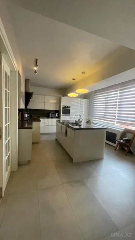 Kirayə verilir 5 otaqlı mənzil 300 m²