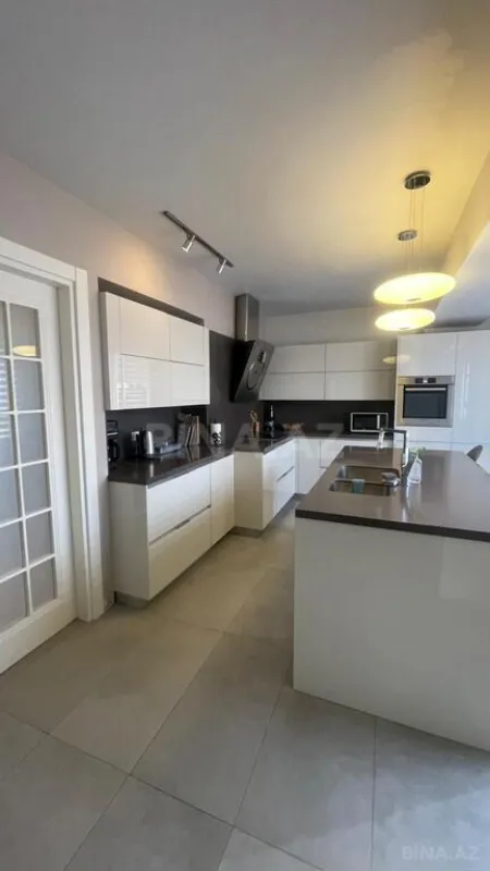 Kirayə verilir 5 otaqlı mənzil 300 m²