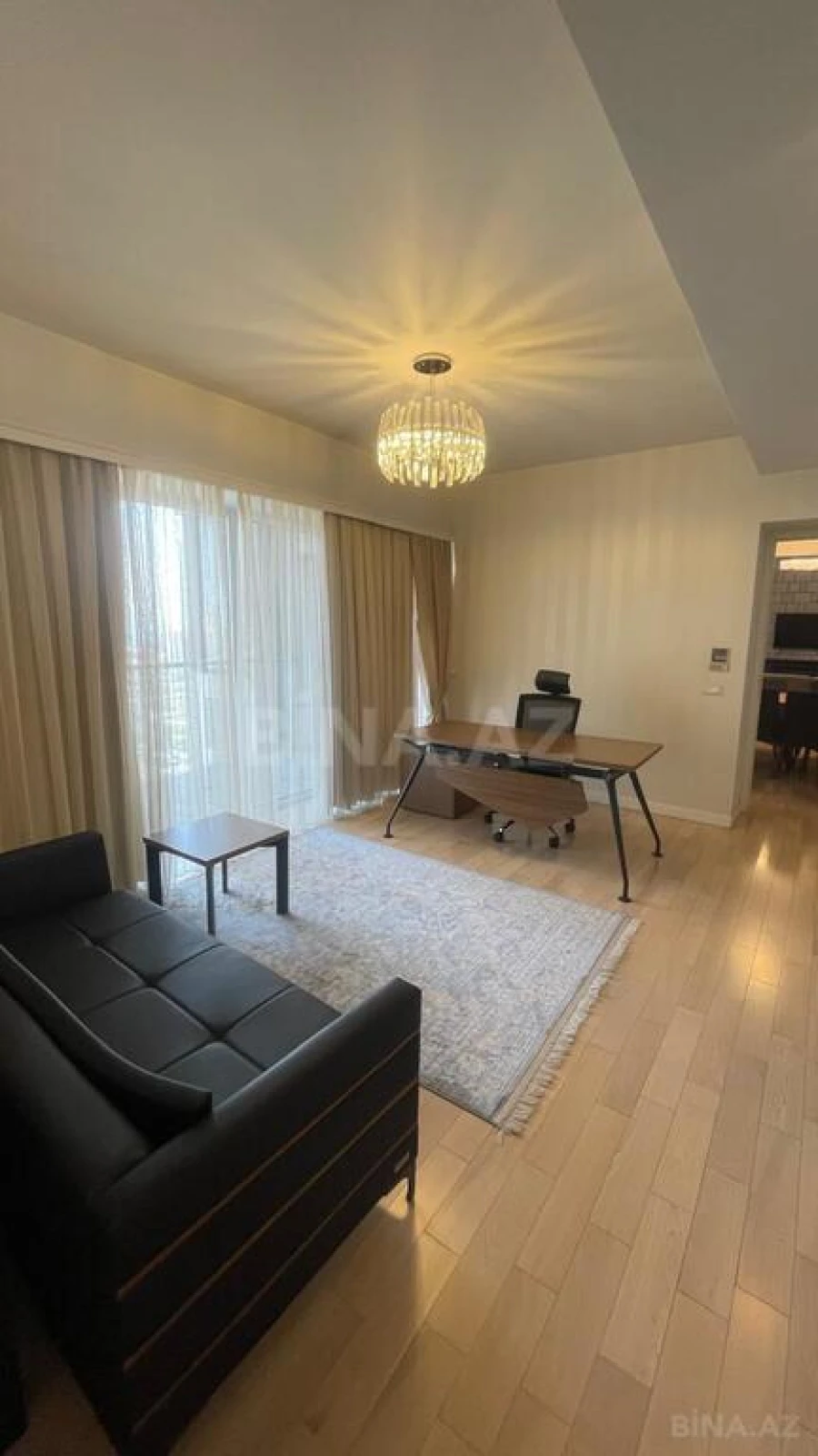 Kirayə verilir 5 otaqlı mənzil 300 m²