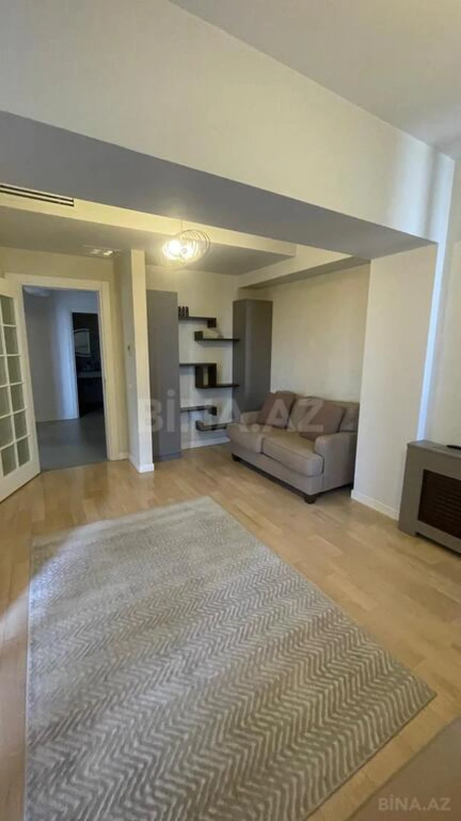 Kirayə verilir 5 otaqlı mənzil 300 m²
