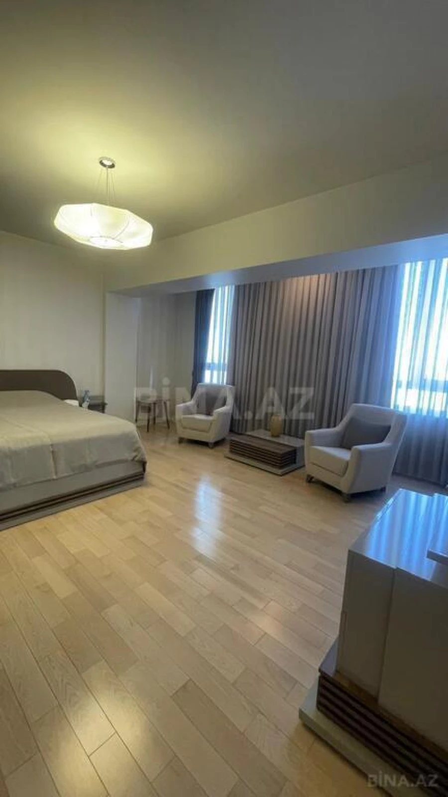 Kirayə verilir 5 otaqlı mənzil 300 m²