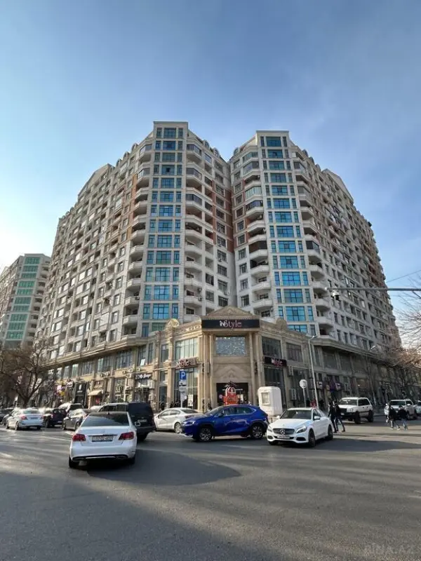 Kirayə verilir 3 otaqlı mənzil 150 m²