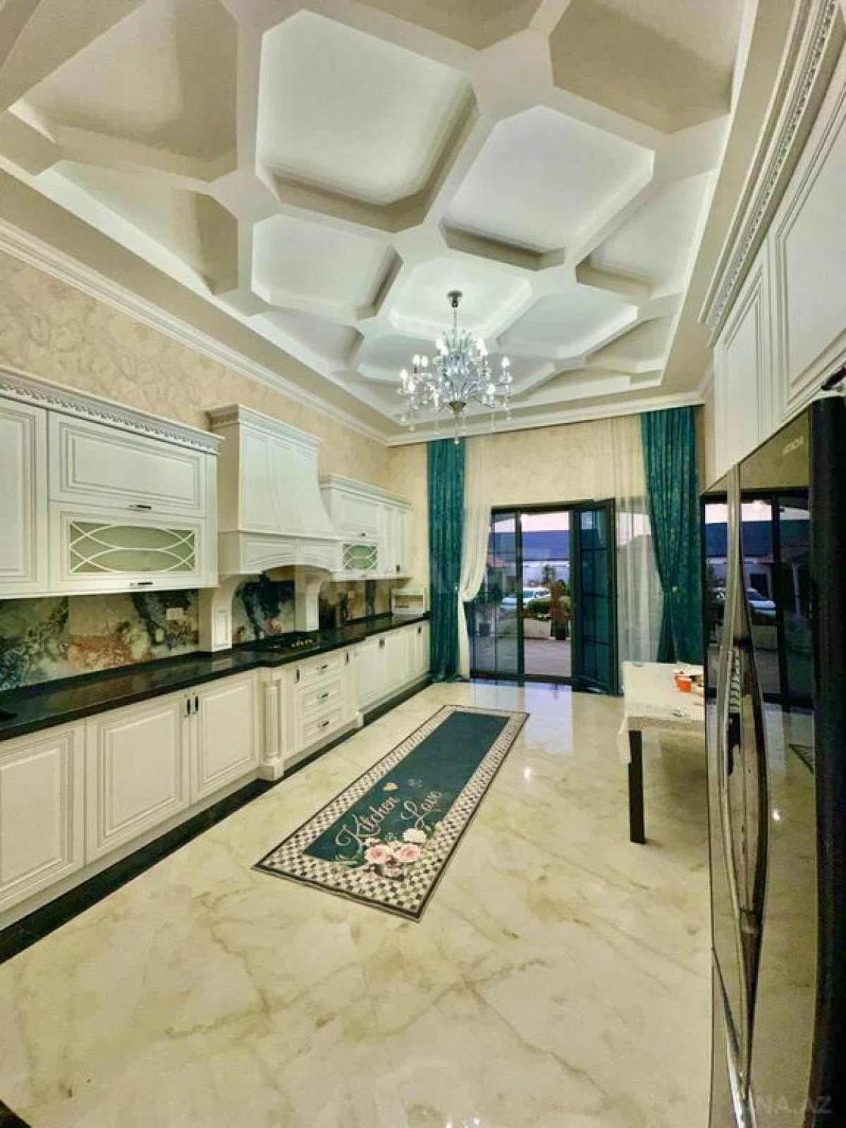 Satılır 5 otaqlı həyət evi 300 m²