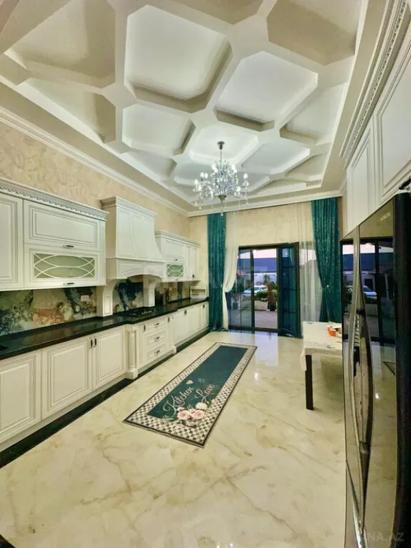 Satılır 5 otaqlı həyət evi 300 m²