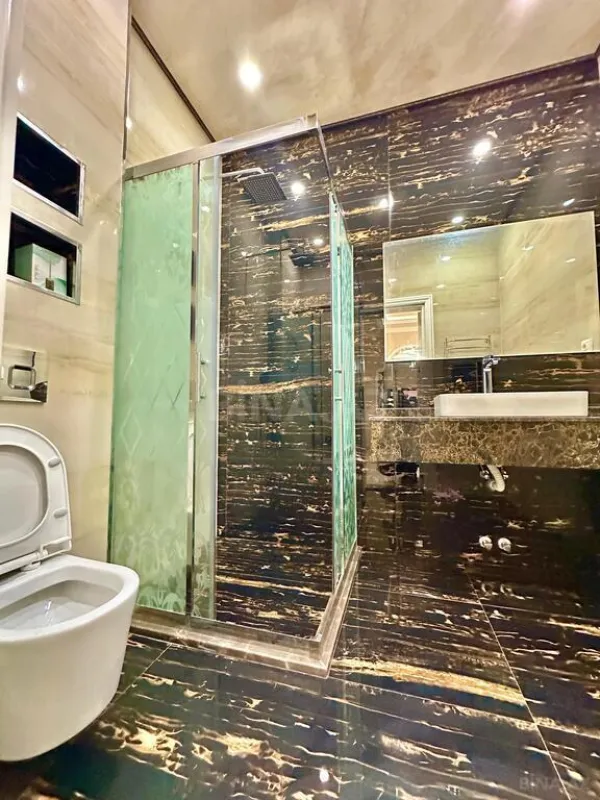 Satılır 5 otaqlı həyət evi 300 m²