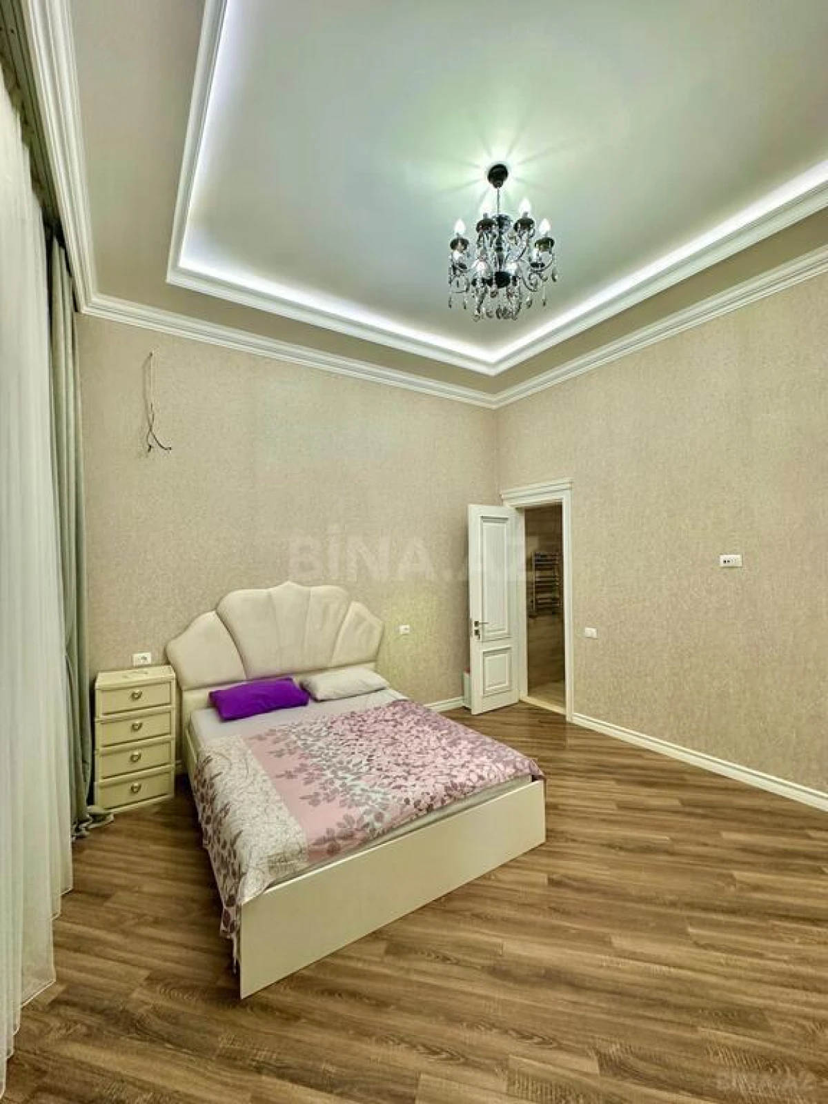 Satılır 5 otaqlı həyət evi 300 m²