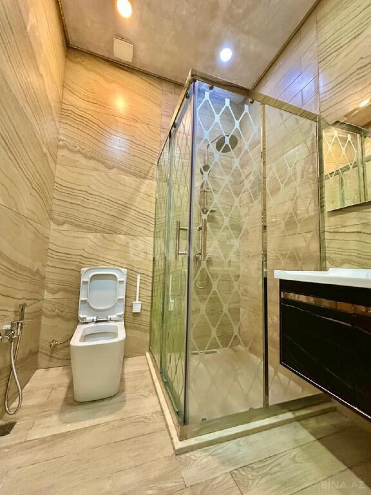 Satılır 5 otaqlı həyət evi 300 m²