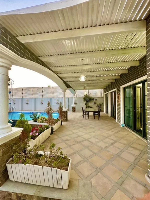 Satılır 5 otaqlı həyət evi 300 m²