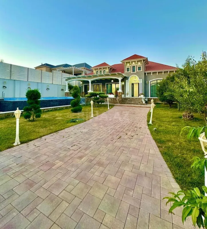 Satılır 5 otaqlı həyət evi 300 m²
