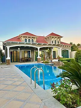 Satılır 5 otaqlı həyət evi 300 m²