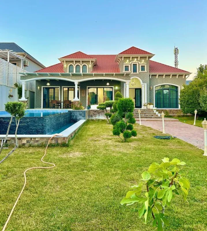 Satılır 5 otaqlı həyət evi 300 m²
